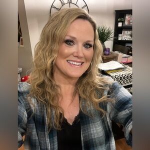 Welcome to my Closet! So happy U could stop by! 💕